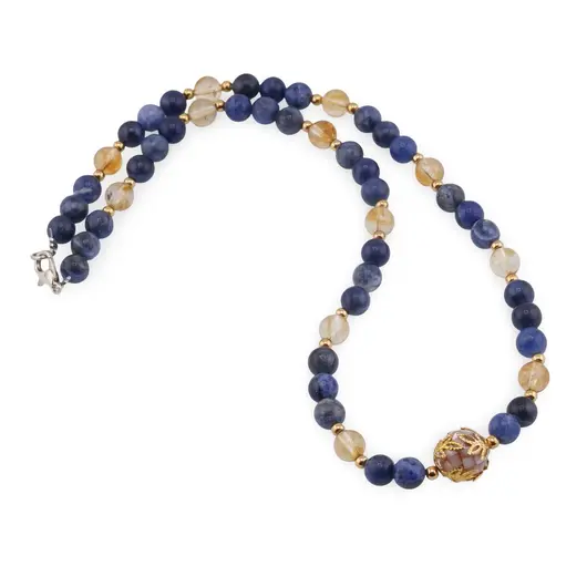 Colier Sodalit si Citrin sfere 6mm cu sfera din Sidef 10mm cu flori si bumbi aurii