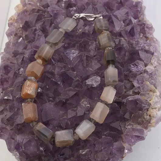 Set colier si bratara Piatra lunii gri fatetat 8-10mm si discuri fatetate 4mm, imagine 3