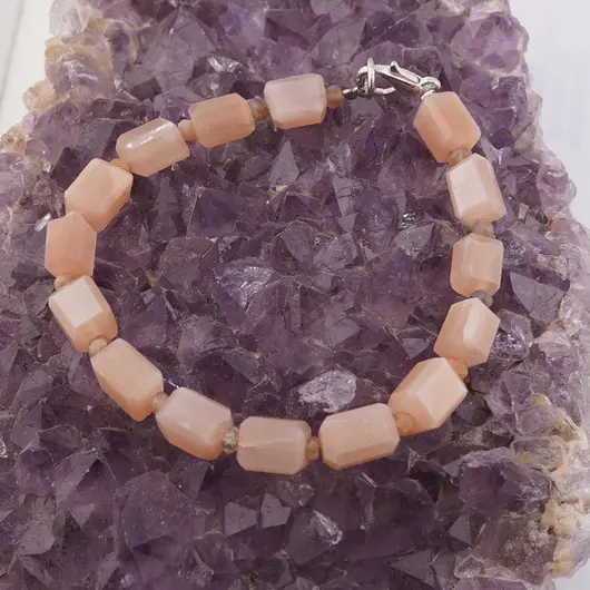 Set colier si bratara Piatra lunii piersica fatetat 8-10mm si discuri fatetate 4mm, imagine 3