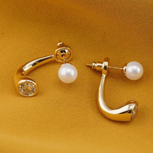 Cercei cupru placat cu aur galben 18k cu perla si zirconii model curbat, imagine 2