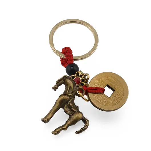 Amuleta breloc feng shui din metal cu Cal si monede, 2026