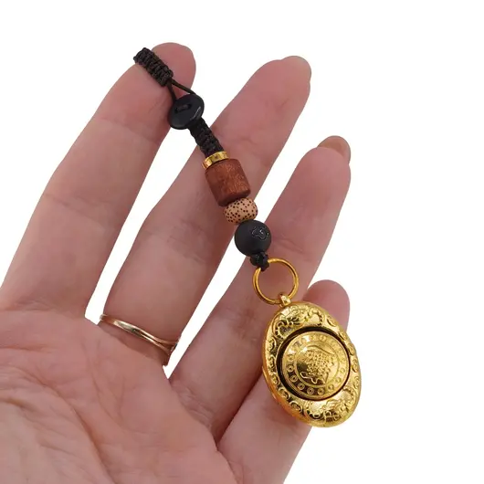 Amuleta breloc feng shui din metal cu Pepita aurie si Cal, 2026, imagine 3