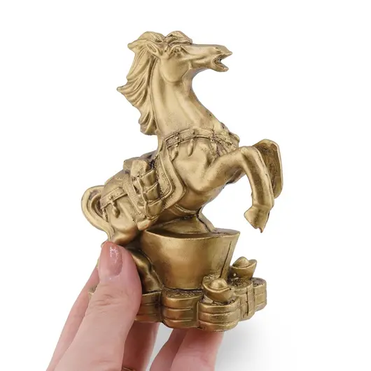Statueta Feng Shui din rasina Cal auriu cu pepita si monede, 9cm, imagine 3