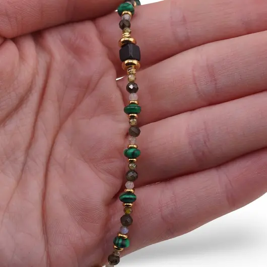 Colier Malachit rondele 4-5mm, Cuart Fumuriu fatetat 3mm, Onix cub 4mm si elemente aurii, imagine 3