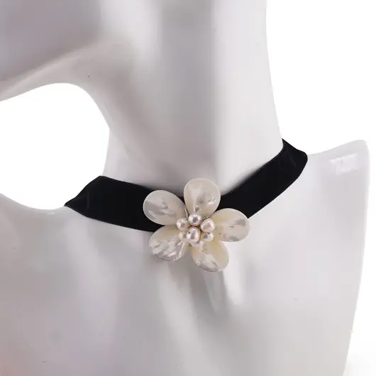 Choker model floare sidef alb si perle, 30cm, imagine 2