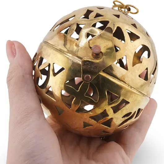 Cadelnita vintage din alama, model cu lant si decupaje ornamentale - 8,5cm, imagine 3