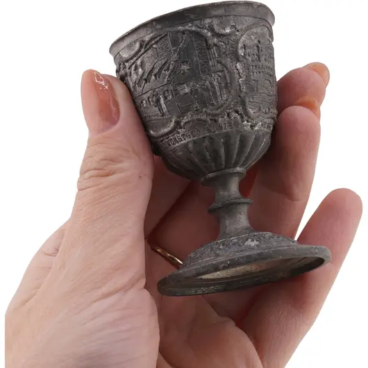 Pocal vintage din metal cu model medieval - 6,5cm, imagine 3