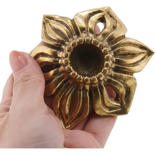 Sfesnic vintage din alama, model floare masiva - 8,5cm, imagine 3