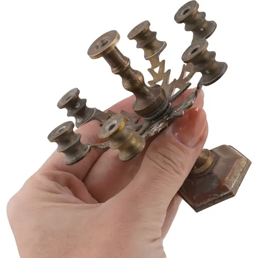 Sfesnic vintage din alama, model mic cu sase brate decupate - 9cm, imagine 3