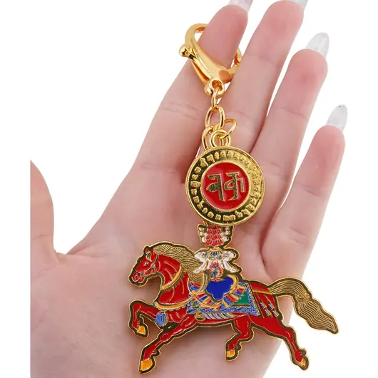 Amuleta breloc feng shui din metal Calul de Vant al Victoriei, 2026, imagine 3