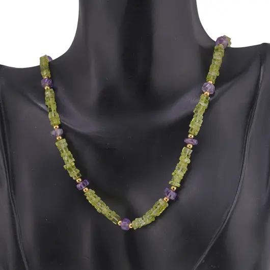 Colier Peridot patratele 4mm, Ametist rondele 6mm si bumbi aurii, imagine 2