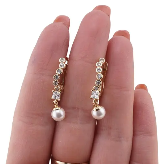 Cercei din cupru placat cu aur galben 18k, model ondulat cu Zirconiu alb si Perla, imagine 3