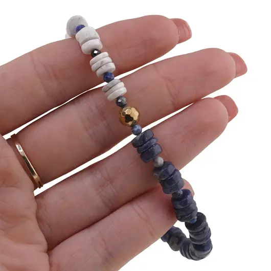Bratara Howlit si Lapis Lazuli discuri 6-7mm, Lapis Lazuli sfere fatetate 3mm si Hematit sfera fatetata 6mm, imagine 3