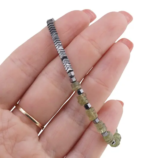 Bratara Peridot discuri 4-5mm si Hematit negru 3mm, imagine 3