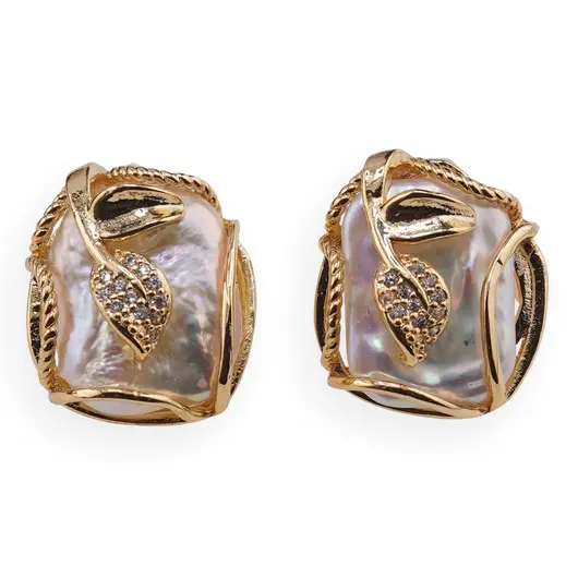 Cercei cu surub Perle de cultura si montura aurie model frunza, 22mm