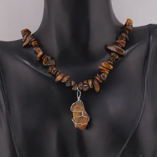 Colier Ochi de tigru pietre chips si pandantiv cristal brut, imagine 2