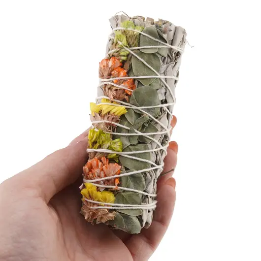 Buchet Salvie Alba cu frunze de Eucalipt si Flori de sinuata gabene, verzi si portocalii - 10cm, imagine 3