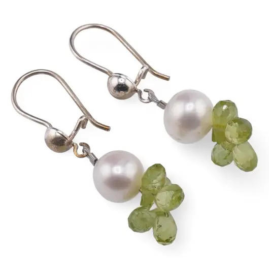 Cercei cu agatatoare Perle de cultura 7-9mm si Peridot briolete fatetate 6mm cu Argint 925