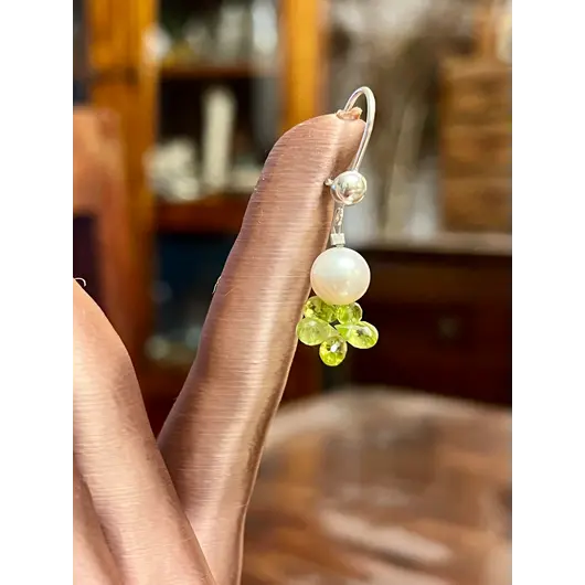 Cercei cu agatatoare Perle de cultura 7-9mm si Peridot briolete fatetate 6mm cu Argint 925, imagine 4
