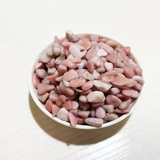 Cristale chips din opal roz, spartura 7-9 mm, punguta de 100 g