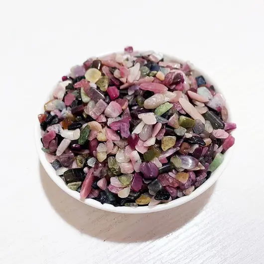 Cristale chips din turmalina mixta, 100 g, pietre de 5-7 mm, forme neregulate