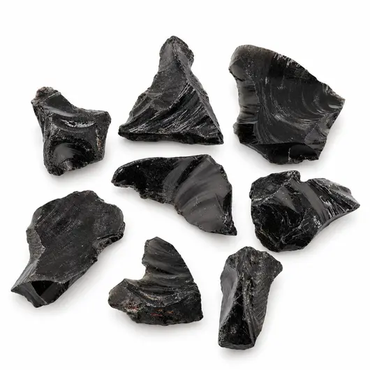 Lot de obsidian negru brut, 100 g – produs pe fundal alb