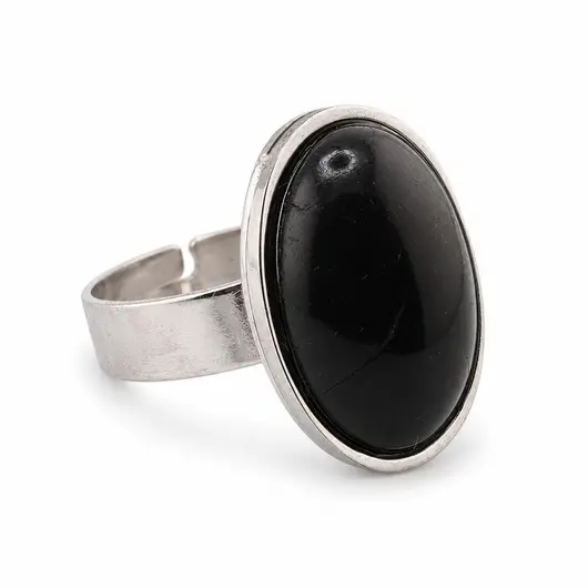 Inel reglabil Onix oval cu montura din inox, 22mm – produs pe fundal alb
