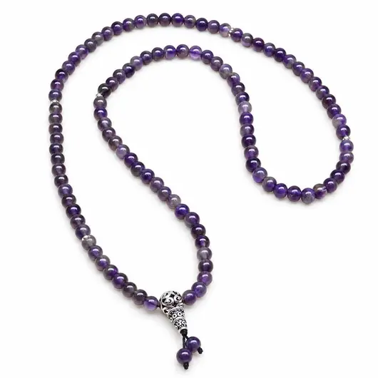 Colier mantra mala cu ametist si argint 925 – produs pe fundal alb