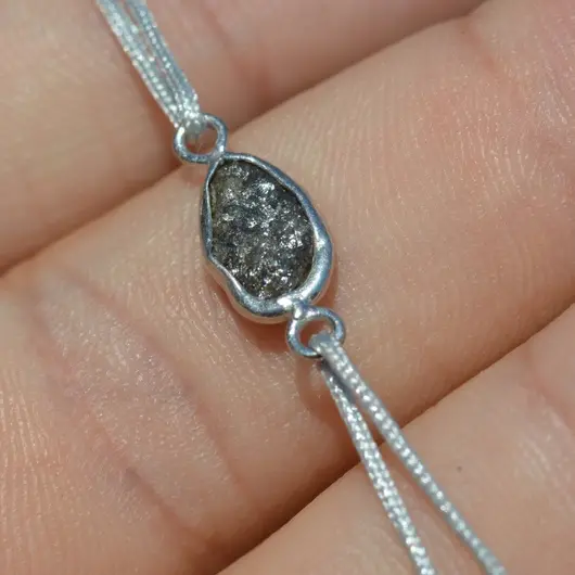 Bratara Therapy diamant gri brut cu argint 925, 7-8mm
