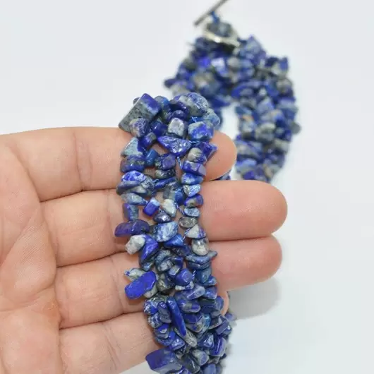 Colier lat din lapis lazuli cipsuri
