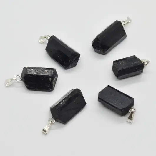 Pandantiv turmalina neagra slefuita 20mm