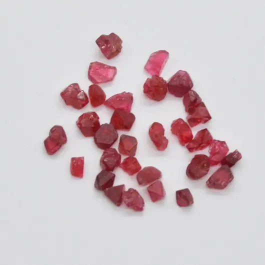 Spinel rosu brut 3-4mm