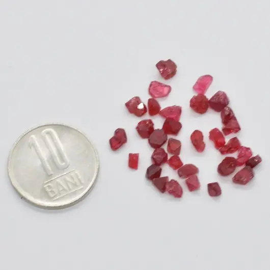 Spinel rosu brut 3-4mm