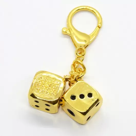 Breloc amuleta zaruri aurii pentru succes la jocurile de noroc 2019
