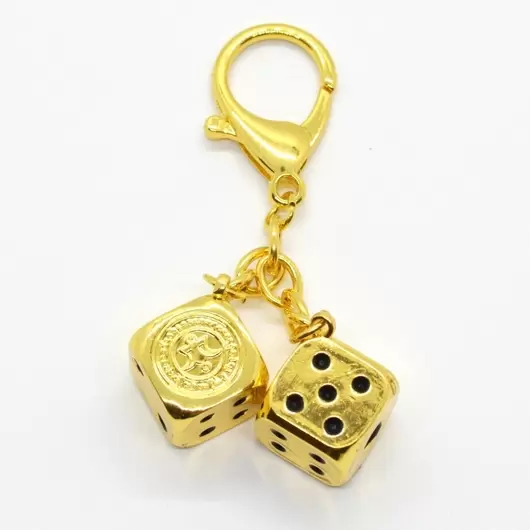 Breloc amuleta zaruri aurii pentru succes la jocurile de noroc 2019