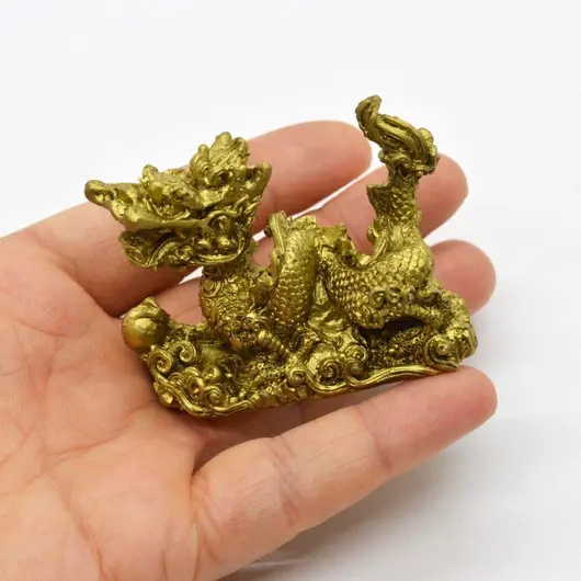 Statueta Feng Shui Dragon cu perla nemuririi din rasina 6,5cm, model 1