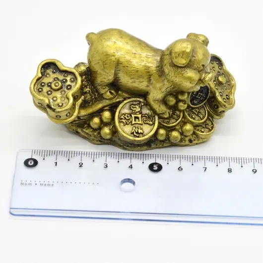 Statueta Feng Shui porc auriu din rasina 8,8cm, model 8