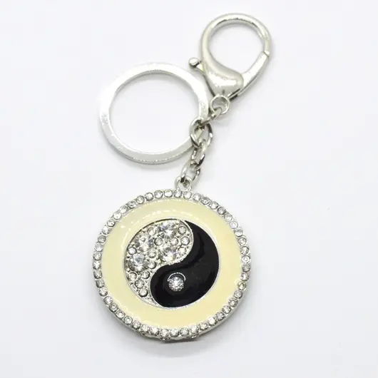 Breloc amuleta Feng Shui Yin Yang cu strasuri, model 1