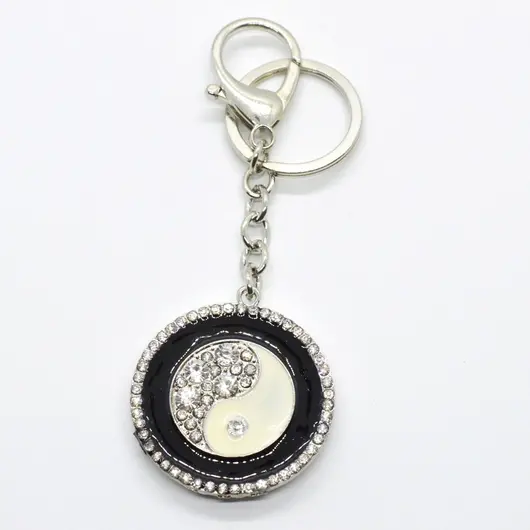 Breloc amuleta Feng Shui Yin Yang cu strasuri, model 2