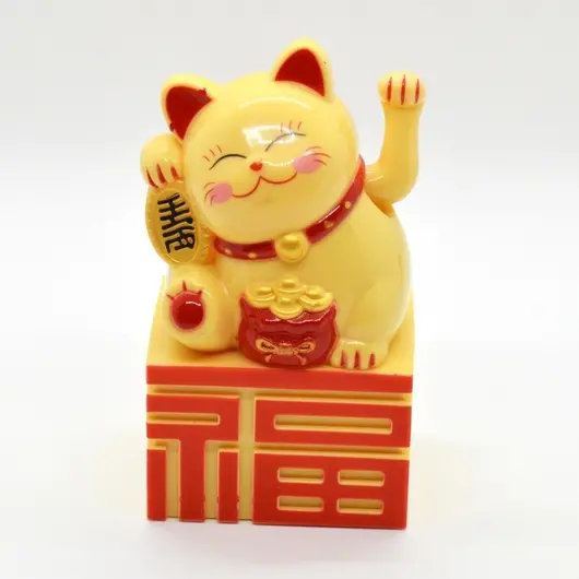 Pisica norocoasa Maneki Neko galbena cu ideograma 10cm