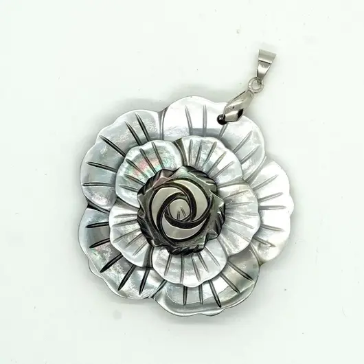 Pandantiv floare sidef gri 48mm