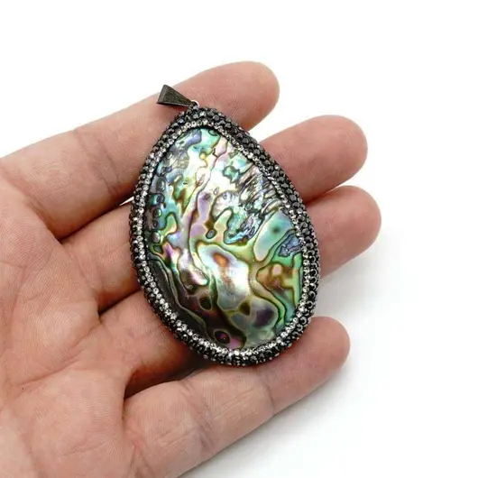 Pandantiv oval scoica abalone cu montura de marcasite