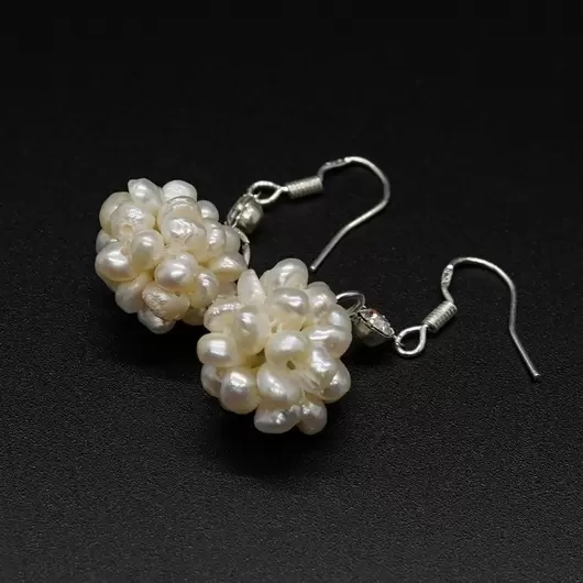 Cercei cu agatatoare handmade perle de cultura albe
