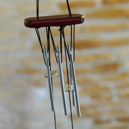 Clopotei de vant din metal cu 6 tuburi, inimi din lemn - 45cm