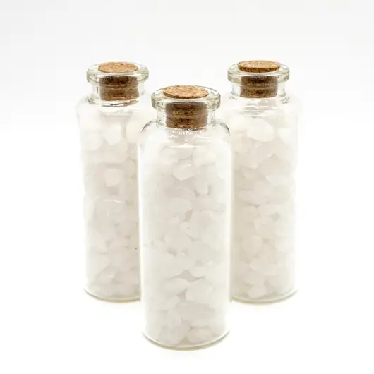 Sticla cu cristale naturale de cuart alb laptos, medie - 8cm