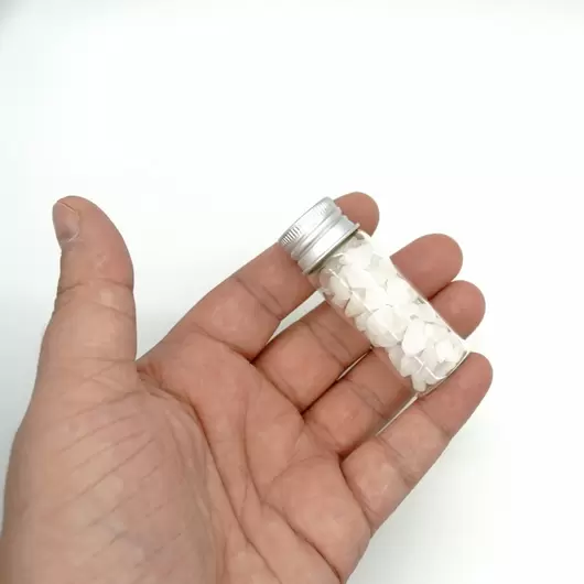 Sticla cu cristale naturale de cuart alb laptos, mica - 6cm