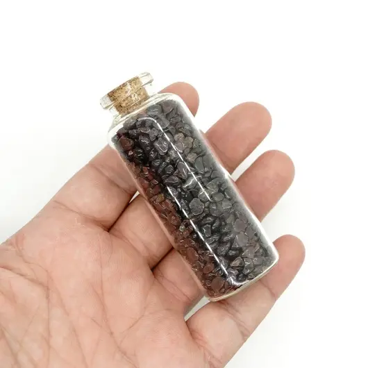 Sticla cu cristale naturale de granat, medie - 8cm