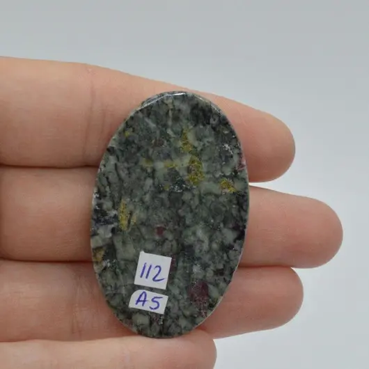 Cabochon eudialit 45x28x6mm A5