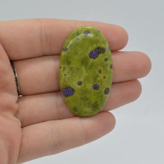 Cabochon stichtit (atlansit) 44x26x6mm A73
