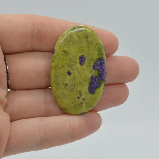 Cabochon stichtit (atlansit) 44x27x5mm A51